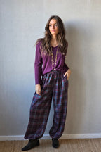 Pantalón bombacho de cuadros grande berenjena