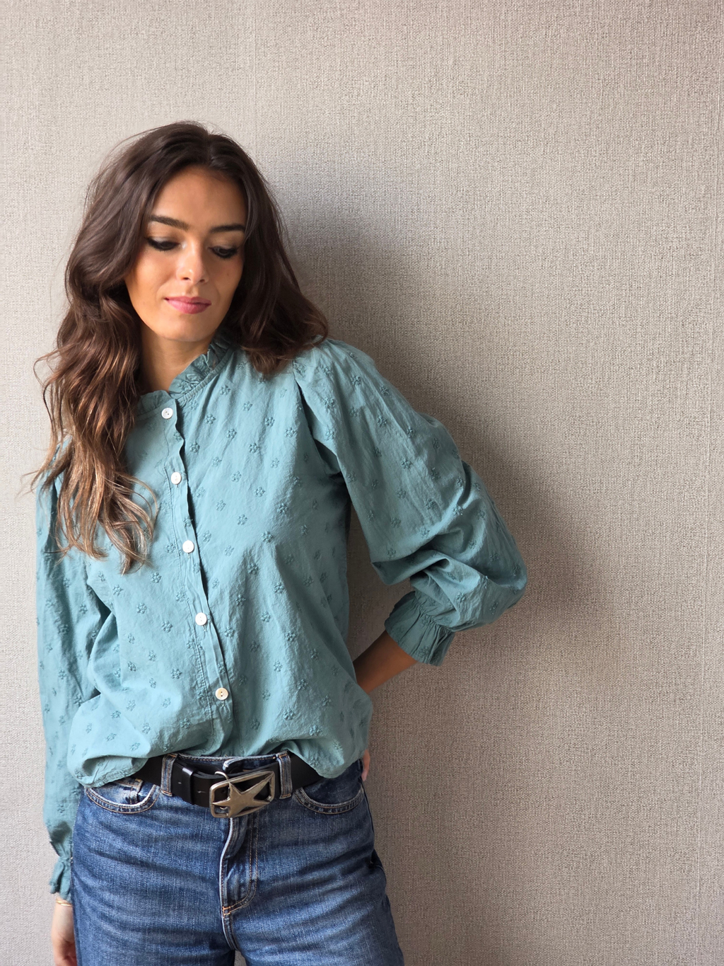 Camisa teen con bordados flores verde antiguo