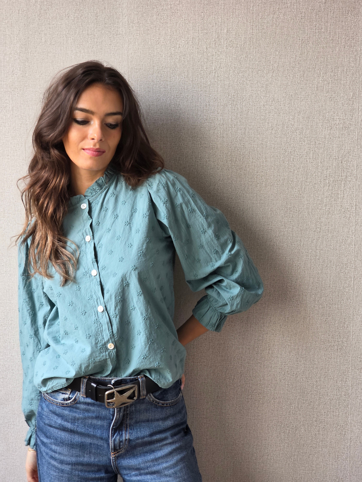 Camisa teen con bordados flores verde antiguo