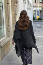 Chal de punto con flecos gris marengo