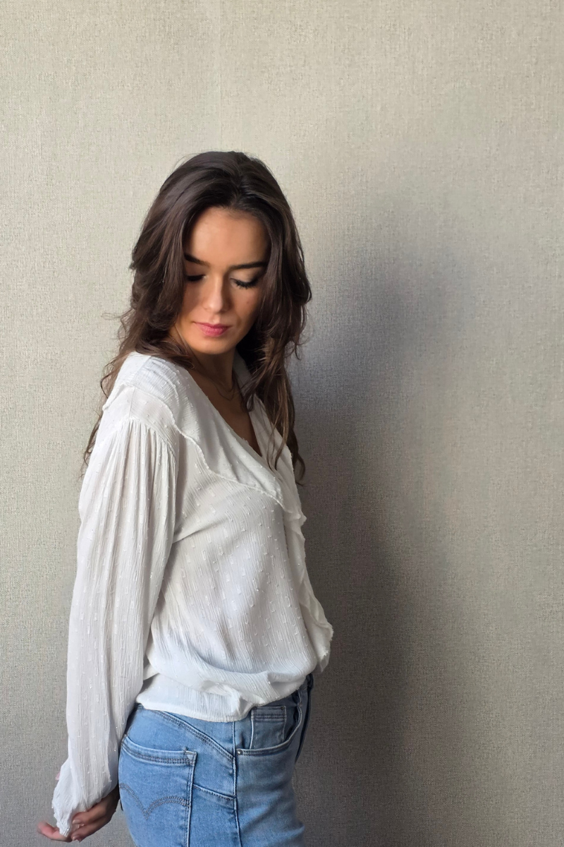 Blusa Blanca con Volante y Brillo