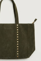 Bolso de ante shopping con tachuelas verde militar
