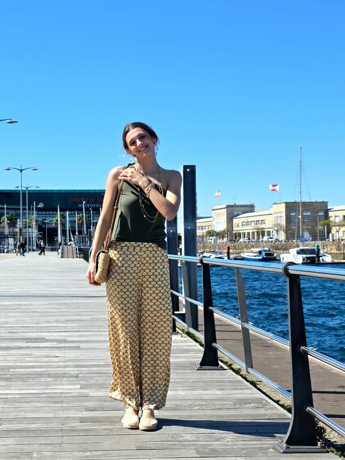 Pantalón Estampado Conchas Caqui elástico