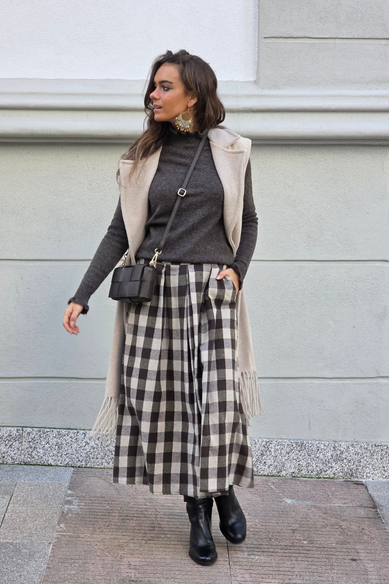 Falda tablas de cuadros beige