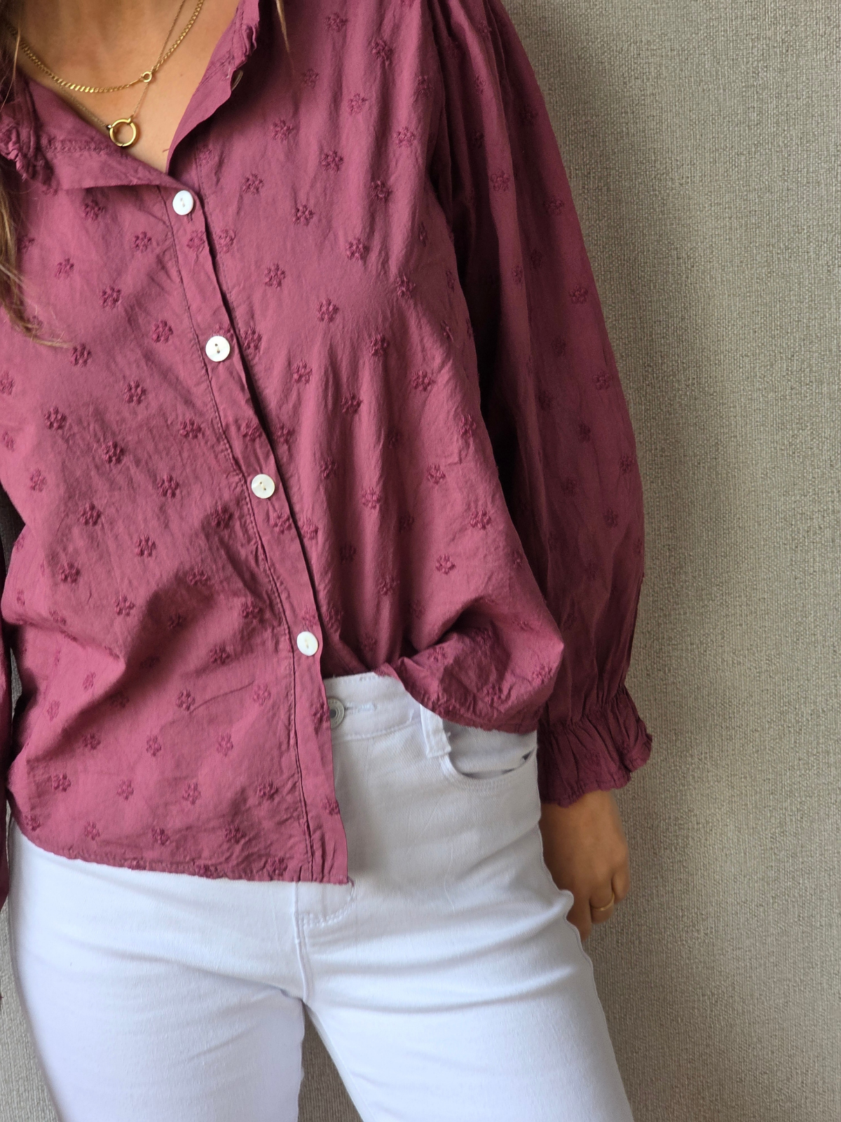 Camisa teen con bordados flores berenjena