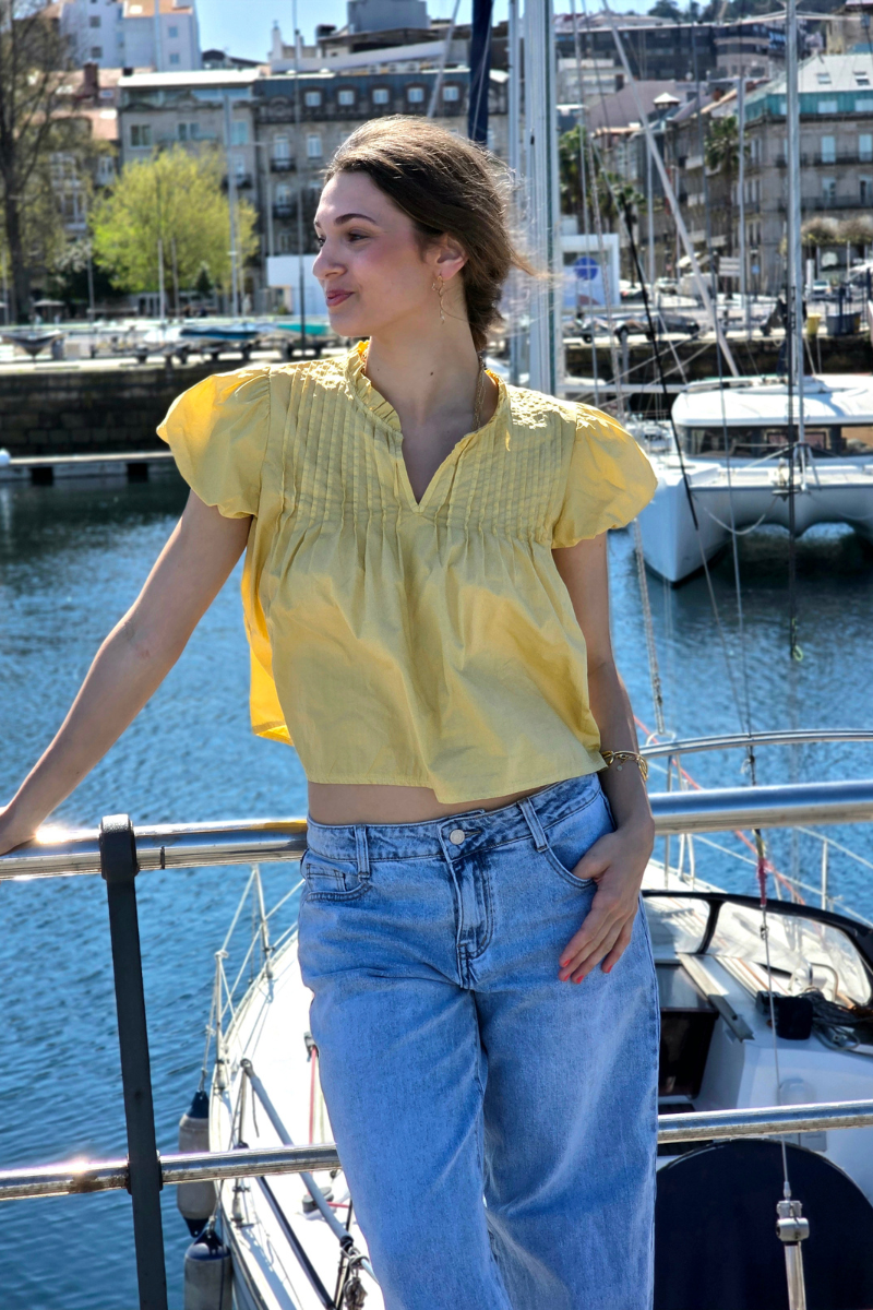 Blusa Manga Globo y Cuello Volante Amarilla