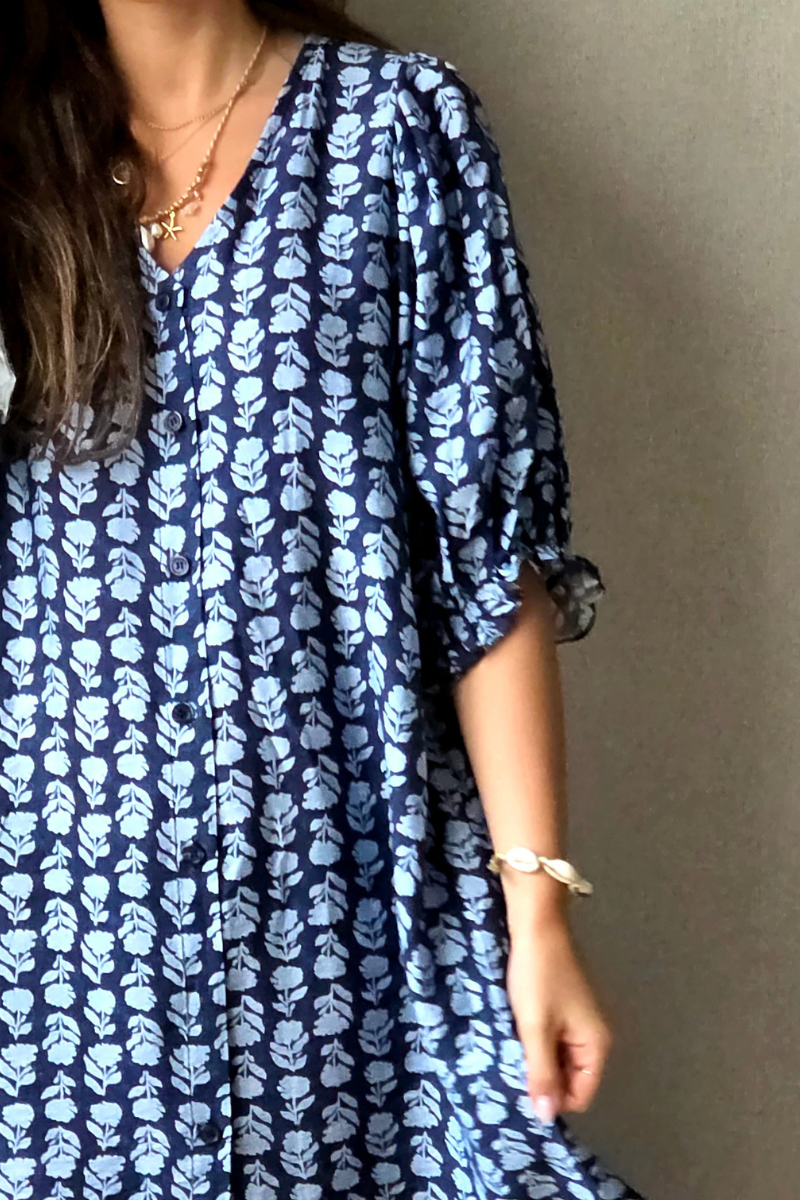 Vestido flores con botones azul marino