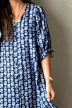 Vestido flores con botones azul marino