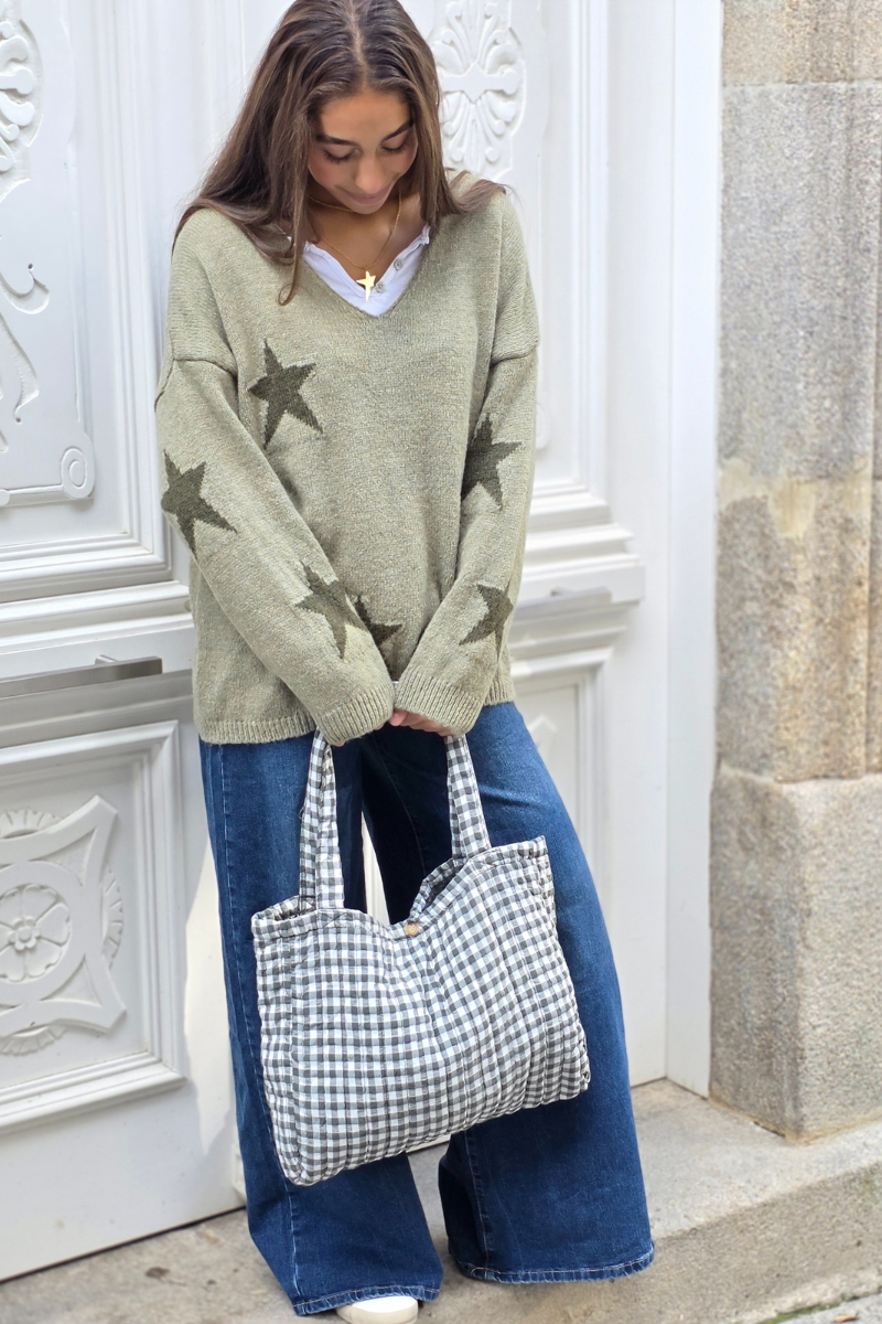 Jersey punto cuello pico con estrellas verde