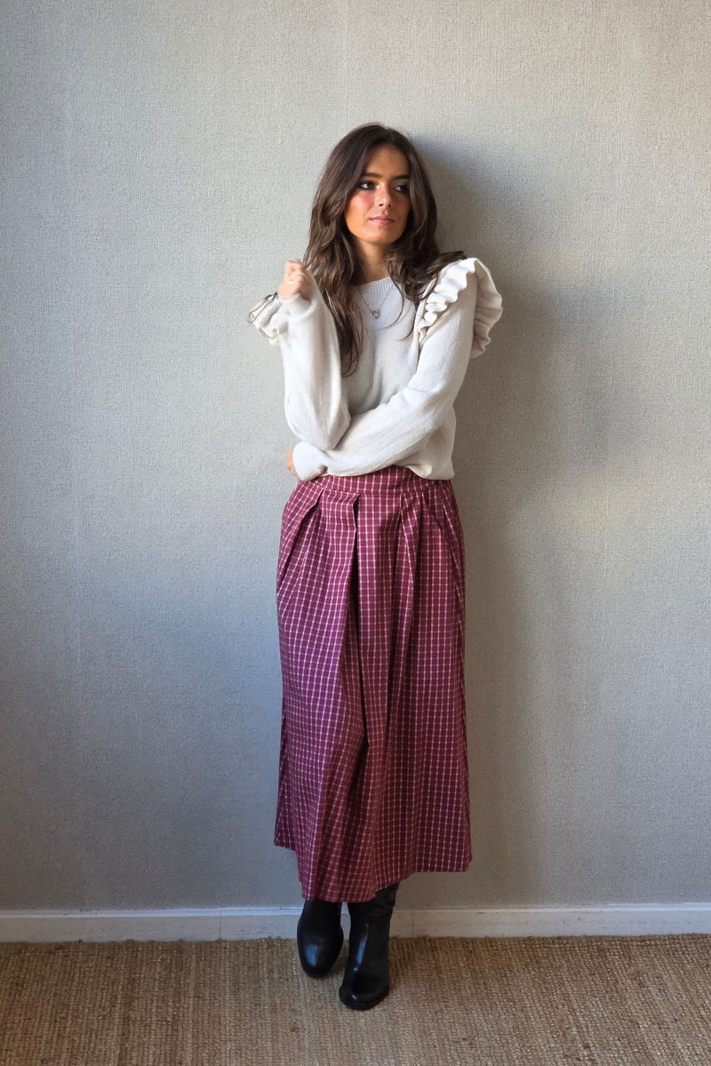 Falda fresa con cuadros blancos