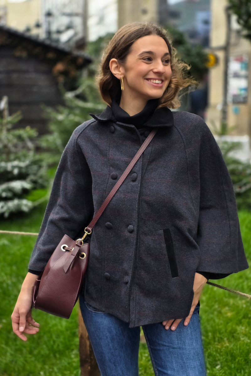 Capa british de cuadros gris oscuro