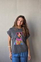 Camiseta de perro gris oscuro
