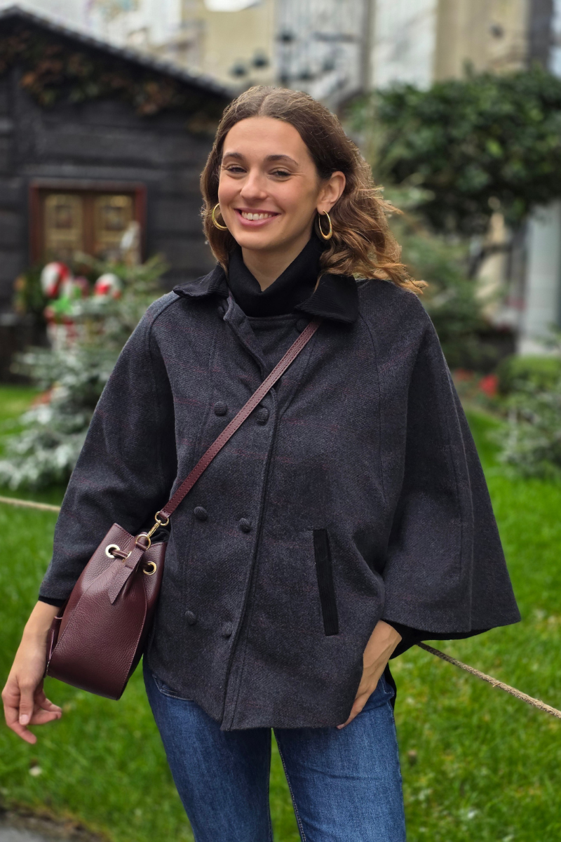 Capa british de cuadros gris oscuro