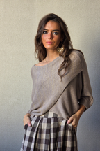 Jersey cruzado con brillo topo