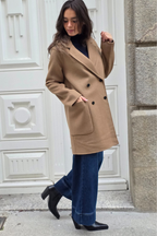 Abrigo de paño básico cuatro botones camel