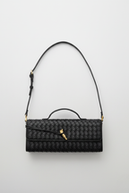 Bolso baguette trenzado negro