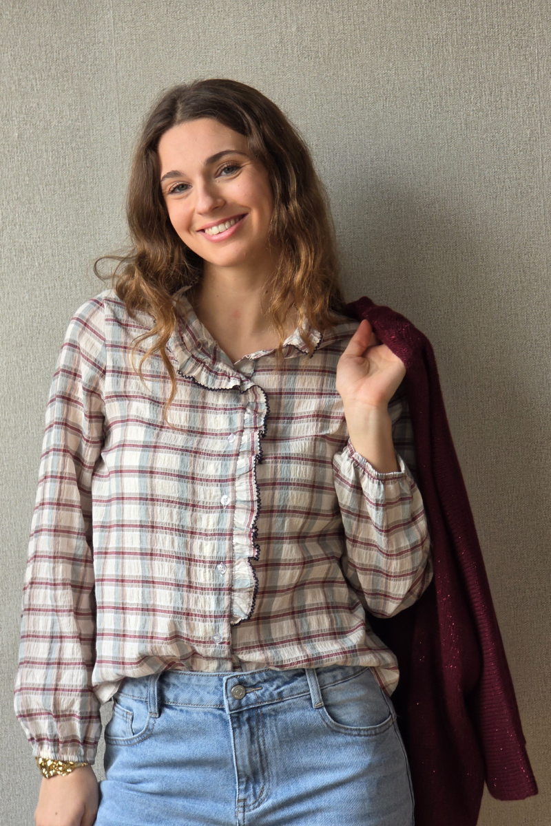 Camisa Cuadros Rosa - Detalle de Volante Romántico