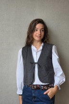 Chaleco acolchado con estrellas gris oscuro