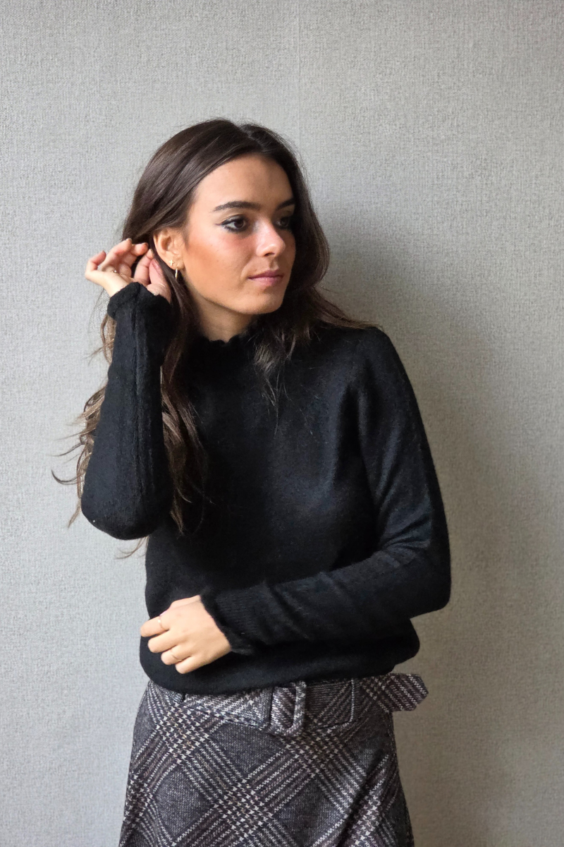 Jersey cuello Perkins con volante negro