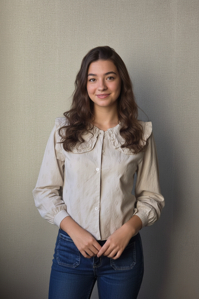 Camisa con cuello bebe y bordado rombos beige