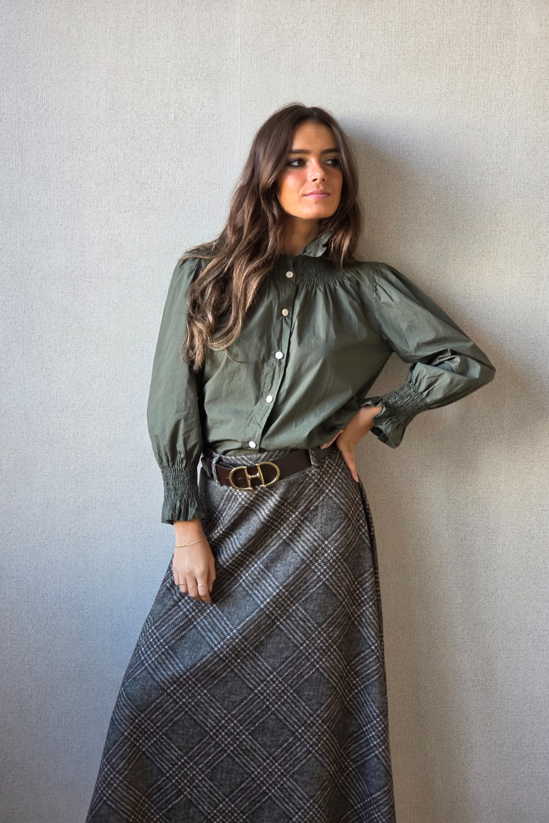 Falda British de cuadros con cinturón verde militar