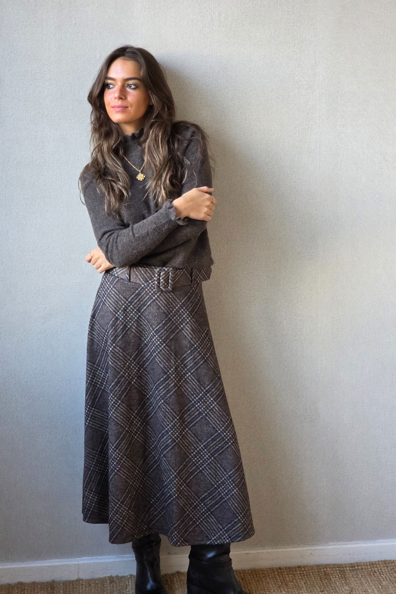 Falda British de cuadros con cinturón chocolate