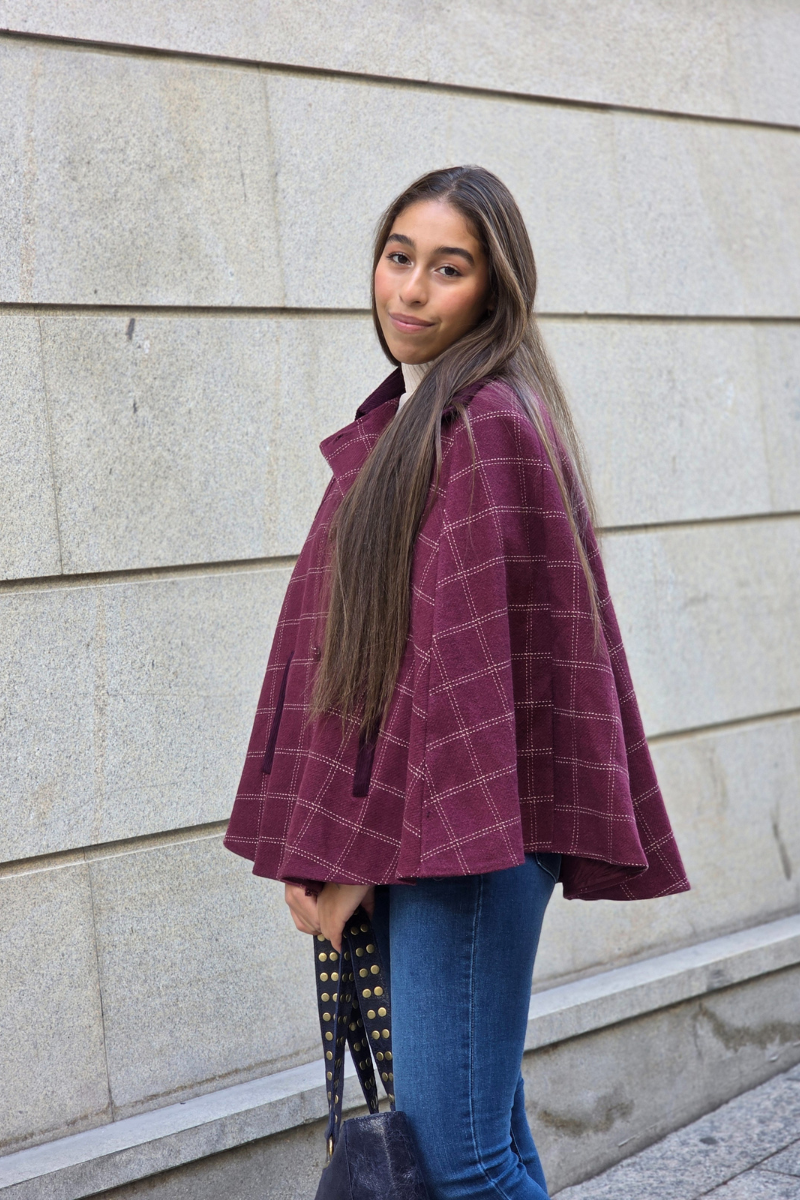 Capa british de cuadros granate