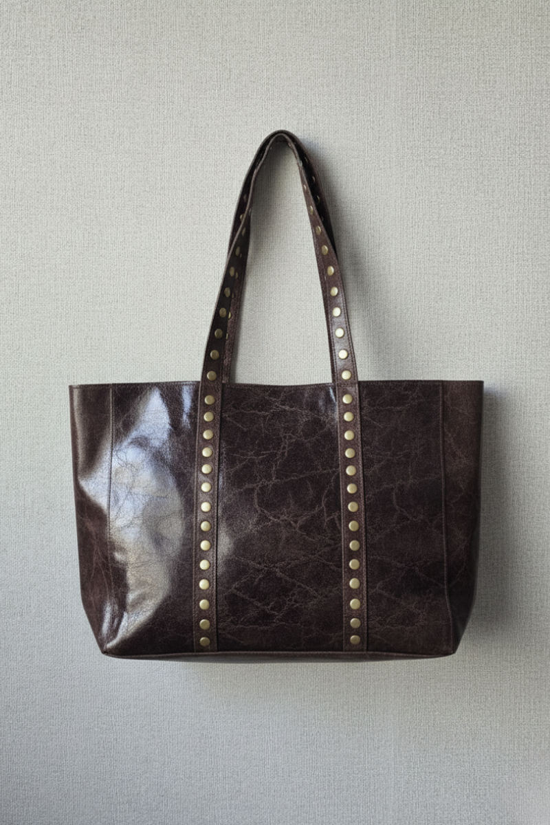 Bolso shopper tachuelas marrón chocolate