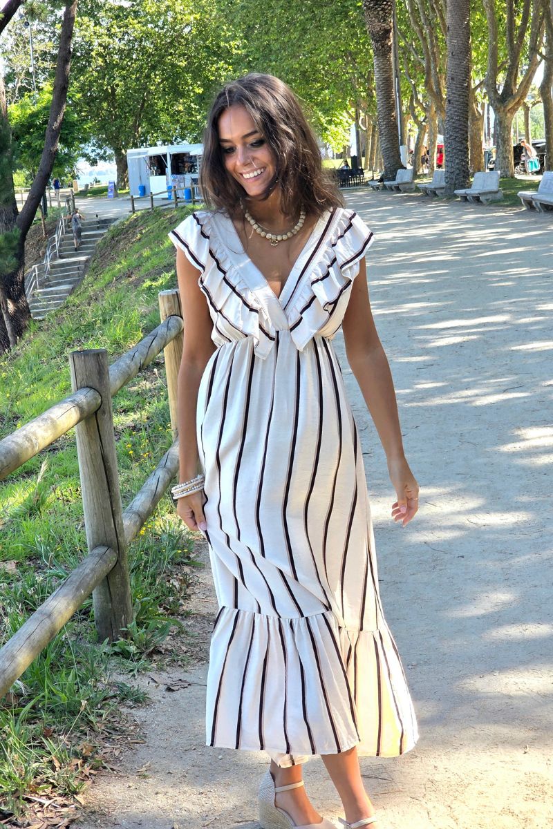 Vestido con volantes y estampado de rayas