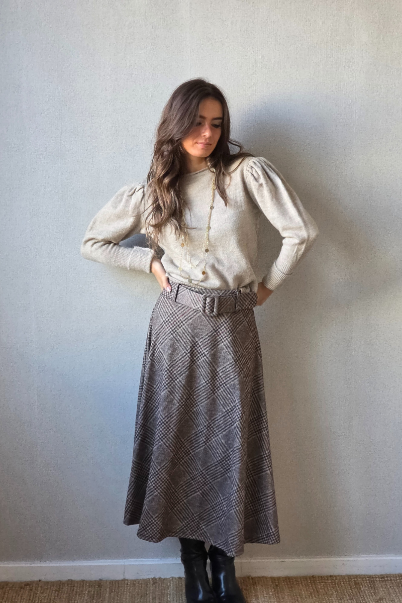Falda British de cuadros con cinturón beige