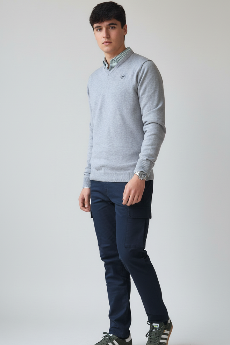 Jersey de hombre de cuello pico gris