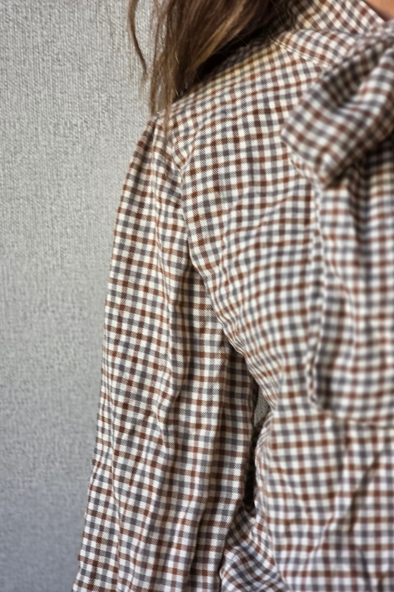 Blusa Cristina con lazo de cuadros gris