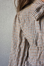 Blusa Cristina con lazo de cuadros gris