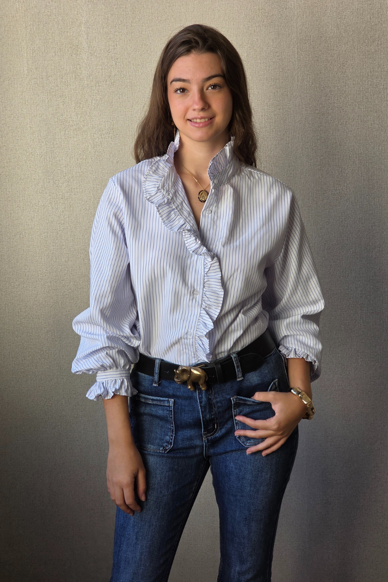 Blusa de rayas con volante blanca