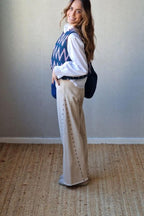 Pantalón con estrellas bordadas beige