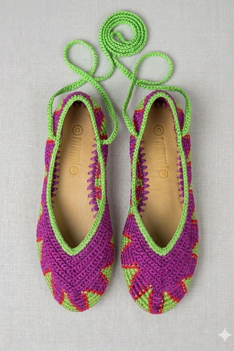 Bailarinas crochet MORADAS CON LAZADA VERDE