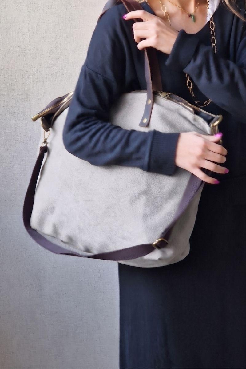 Bolso oversize de loneta con piel gris
