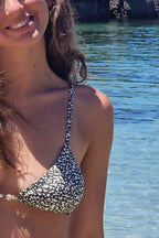 Bikini con estampado manchas verde militar