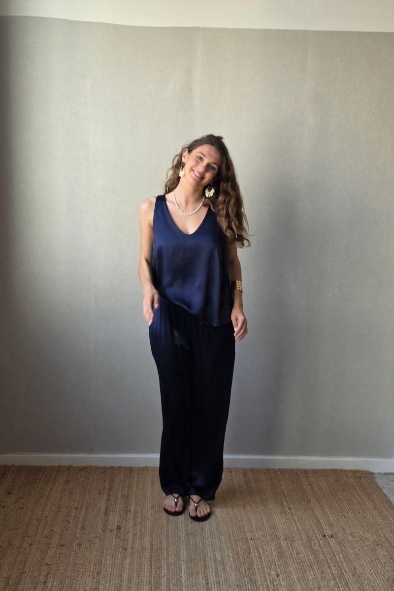 Blusa tirantes de raso azul marino