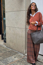 Pantalón de cuadros pequeños teja