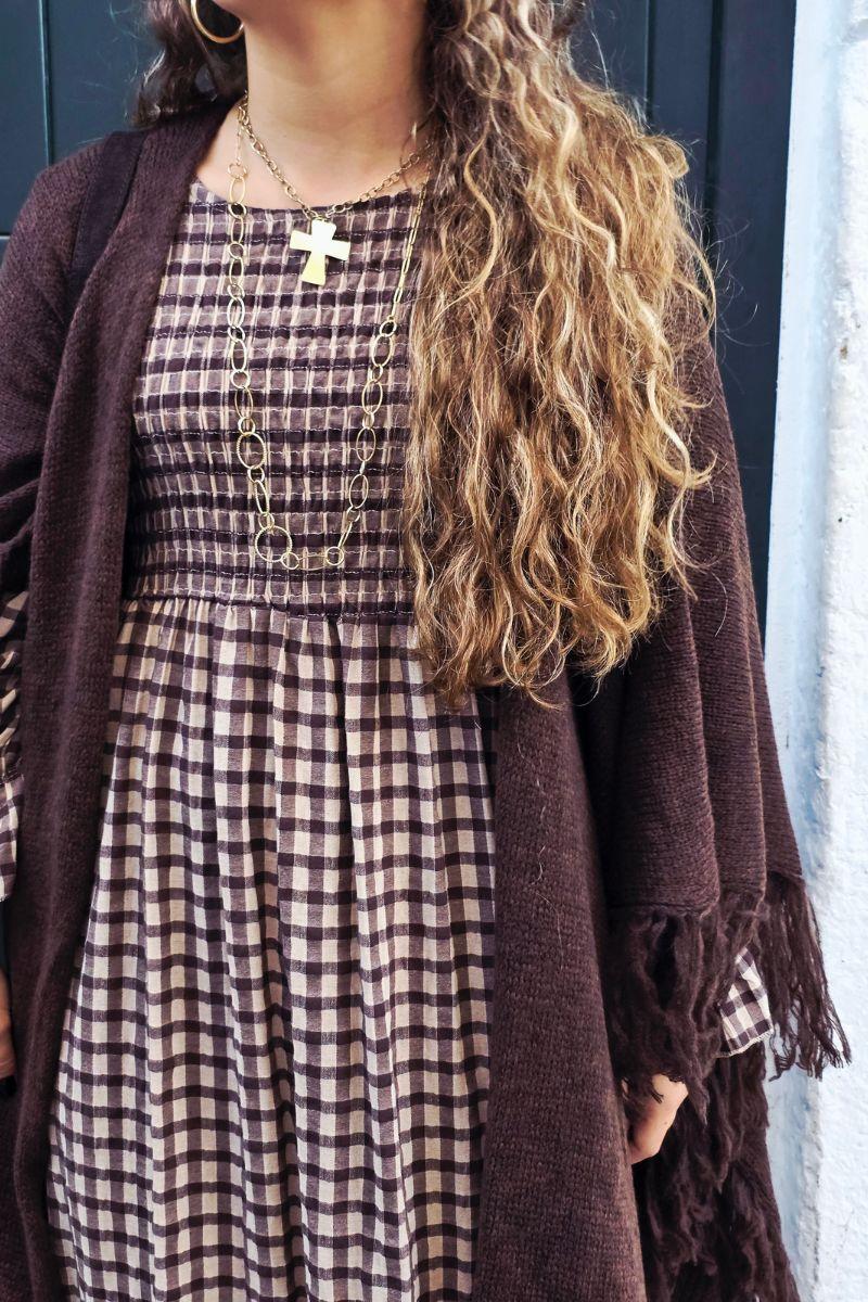 Vestido de cuadros chocolate con nido de abeja y manga larga