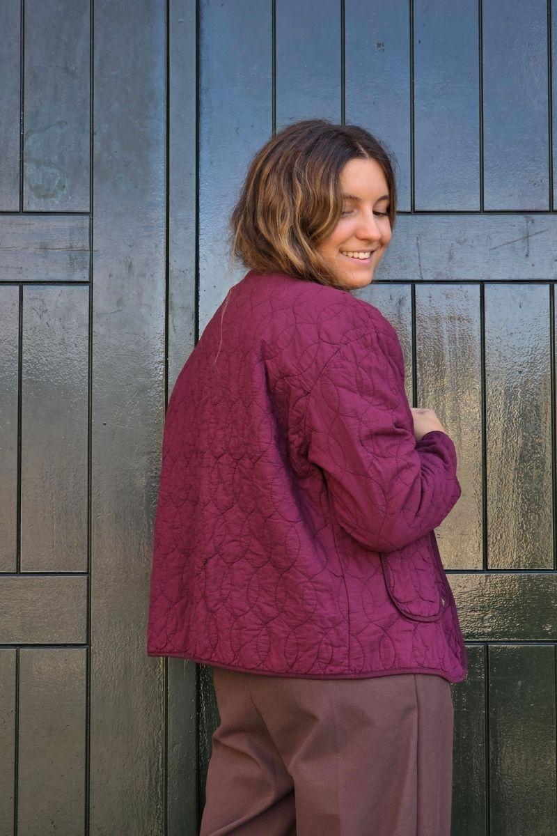 Chaqueta acolchada color vino