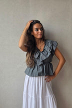 Top volante gris