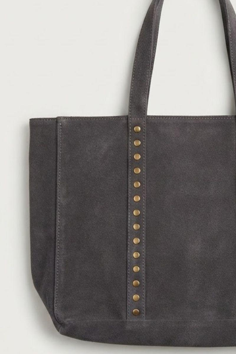 Bolso de ante shopping con tachuelas gris
