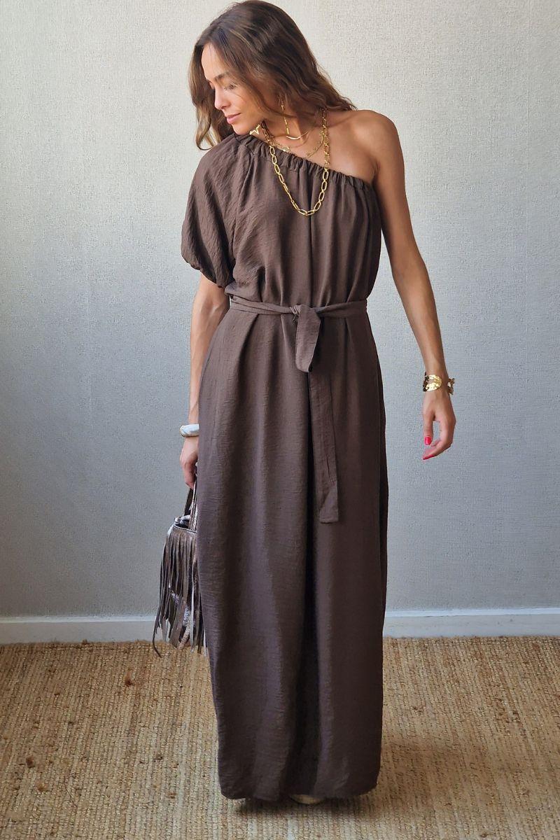 Vestido oversize asimetrico marrón