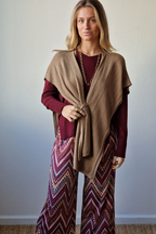 Poncho con cierre camel