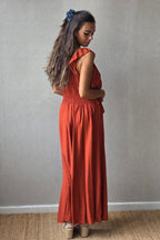 Vestido de volante y tirantes