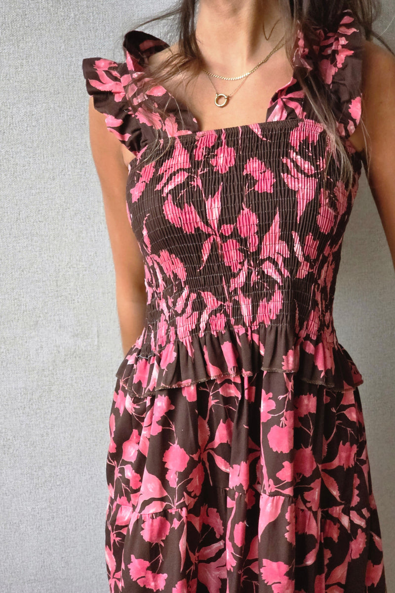 Vestido con flores fgruncido coral