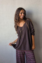 Jersey oversize cuello pico chocolate