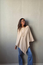 Capa de punto beige
